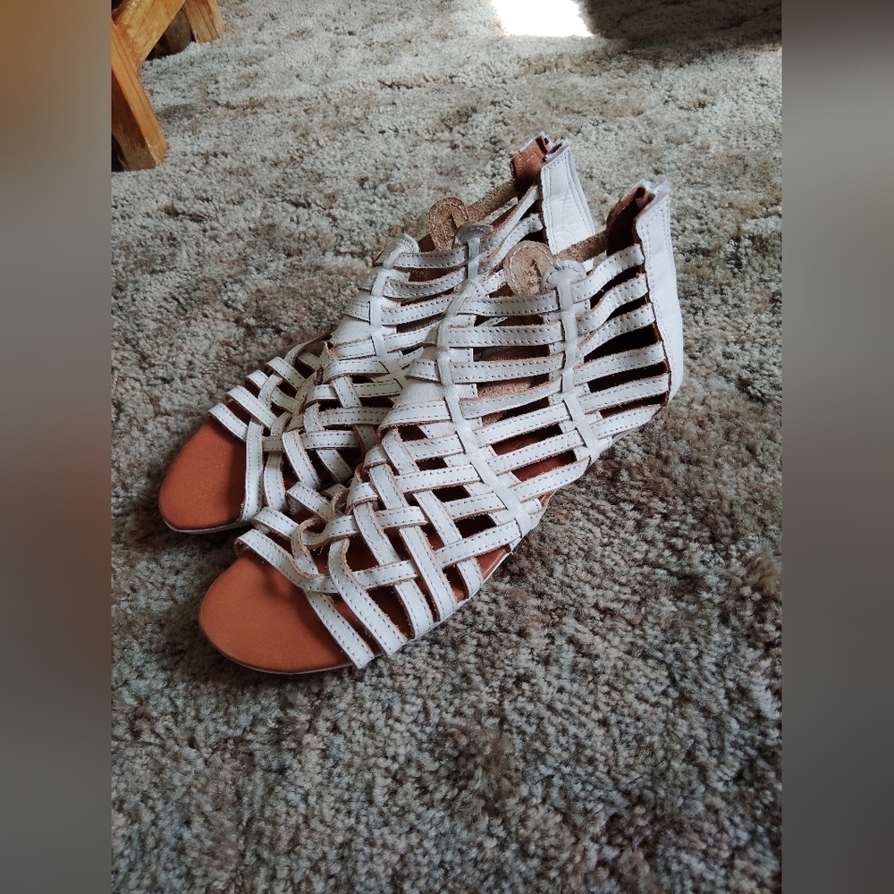 BearPaw White Strappy Gladiator Sandals